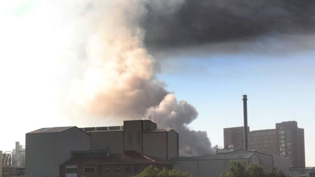 Incendio en uno de los talleres de la fábrica de café SEDA en Palencia