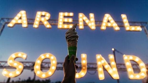 El Arenal Sound cancela tres actuaciones mientras la policía detecta un exceso de aforo