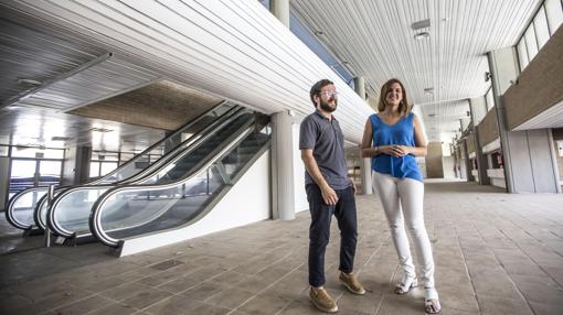 Ramón Marrades y Sandra Gómez, este jueves en el edificio