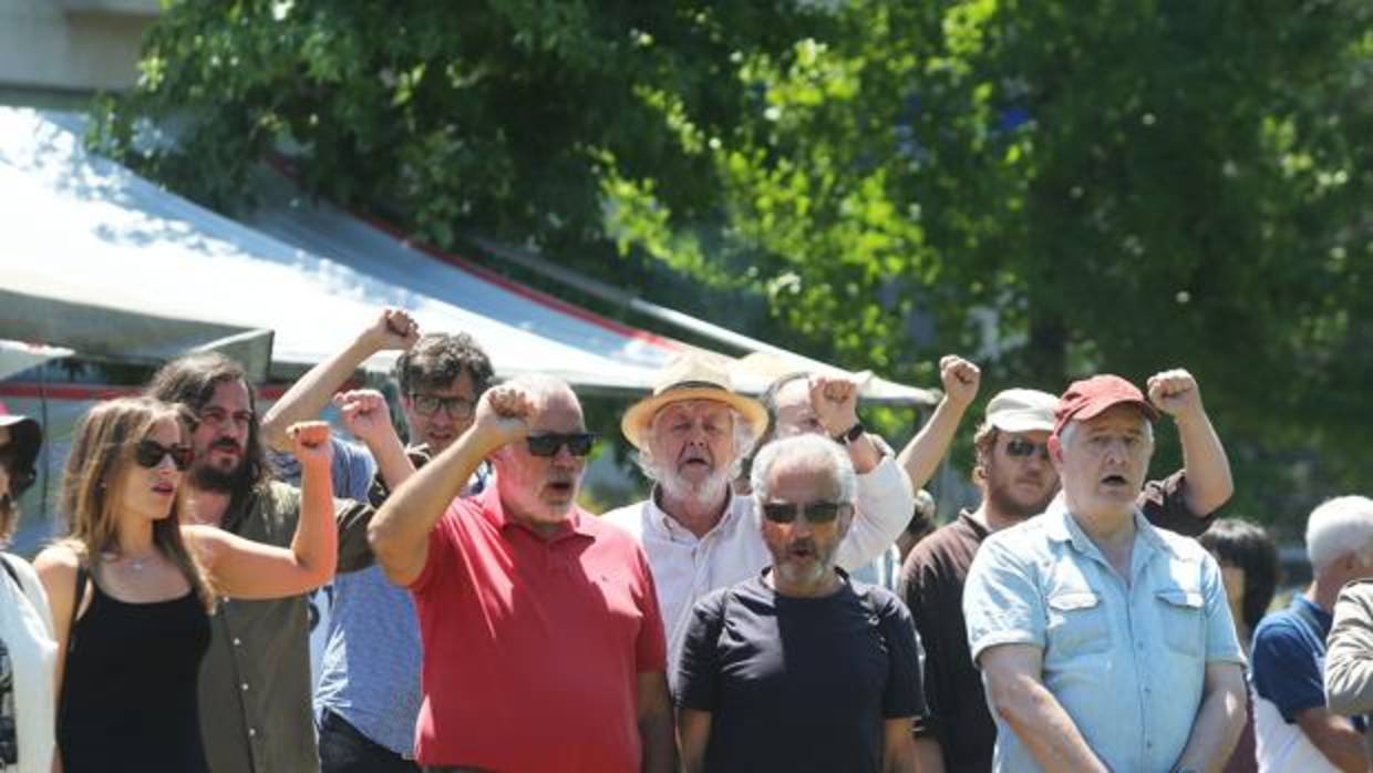 Beiras y Antón Sánchez, en segunda fila, durante un acto de partido organizado por el Día de Galicia