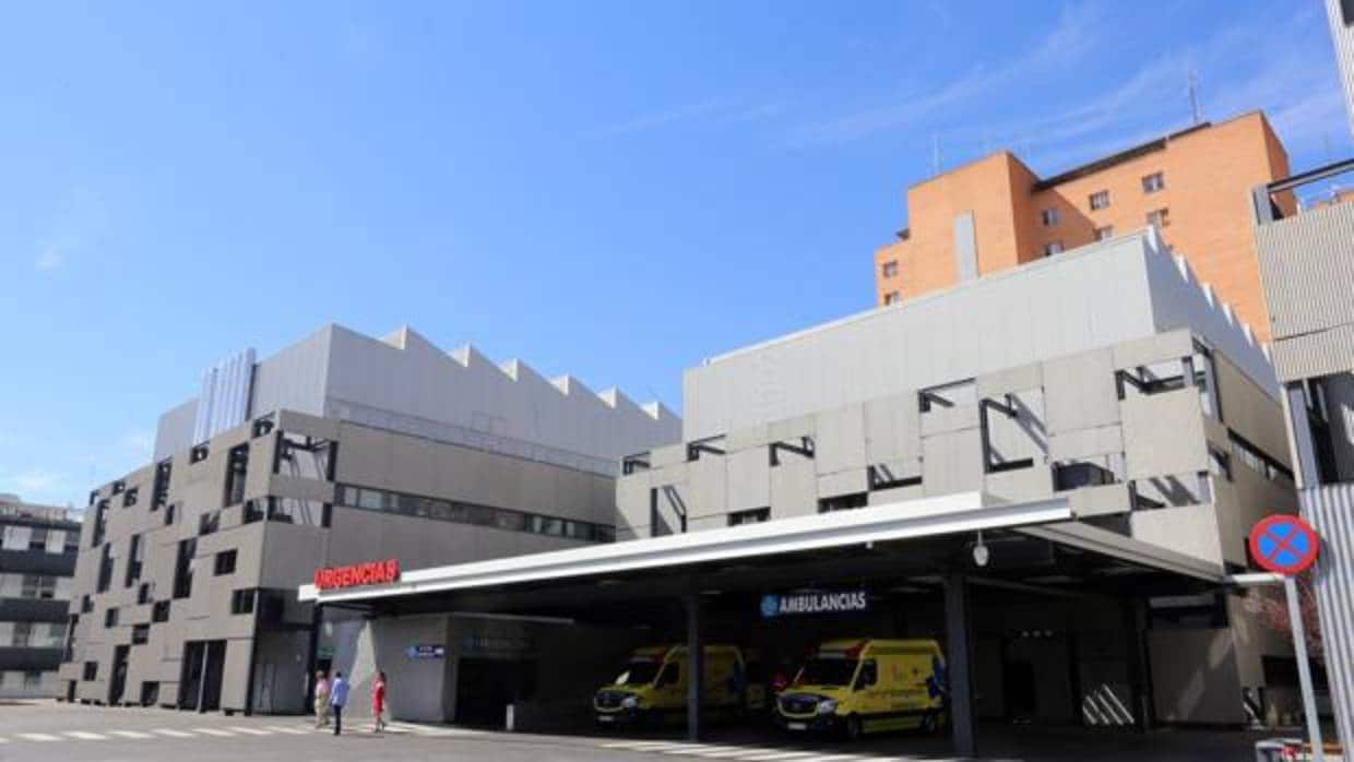 Fachada de urgencias del Hospital Clínico de Valladolid
