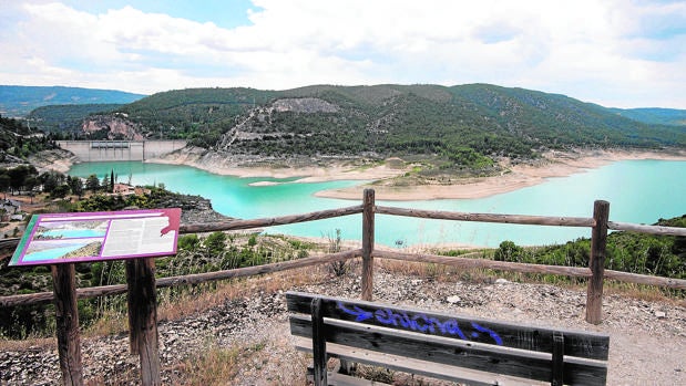 La comarca ribereña se seca, de agua y vecinos, sin alternativas