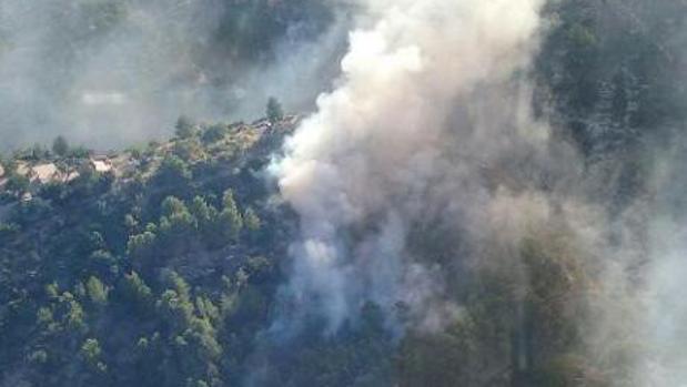 Controlados los incendios de Buñol y Benissa