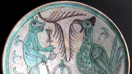 Imatge del plat de ceràmica restaurat de Paterna