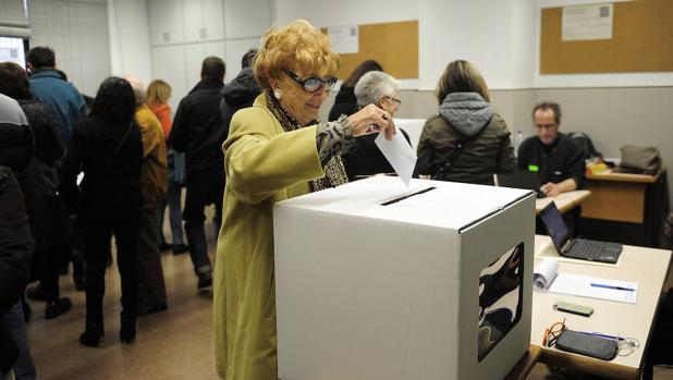 Presidentes y vocales de mesa podrán rebelarse contra Puigdemont en el 1-O