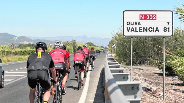 Herido grave un ciclista tras ser atropellado en la N-332 en Denia