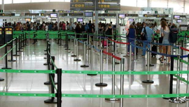 El aeropuerto de Barcelona opera con normalidad en la tercera jornada de huelga indefinida