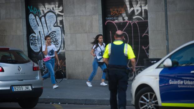 «Esperamos órdenes de la policía para que nuestros clientes abandonen el restaurante»