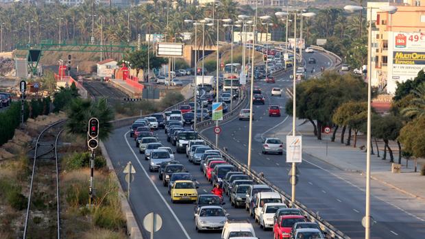 Muere un hombre atropellado en la carretera que une Elche y Santa Pola