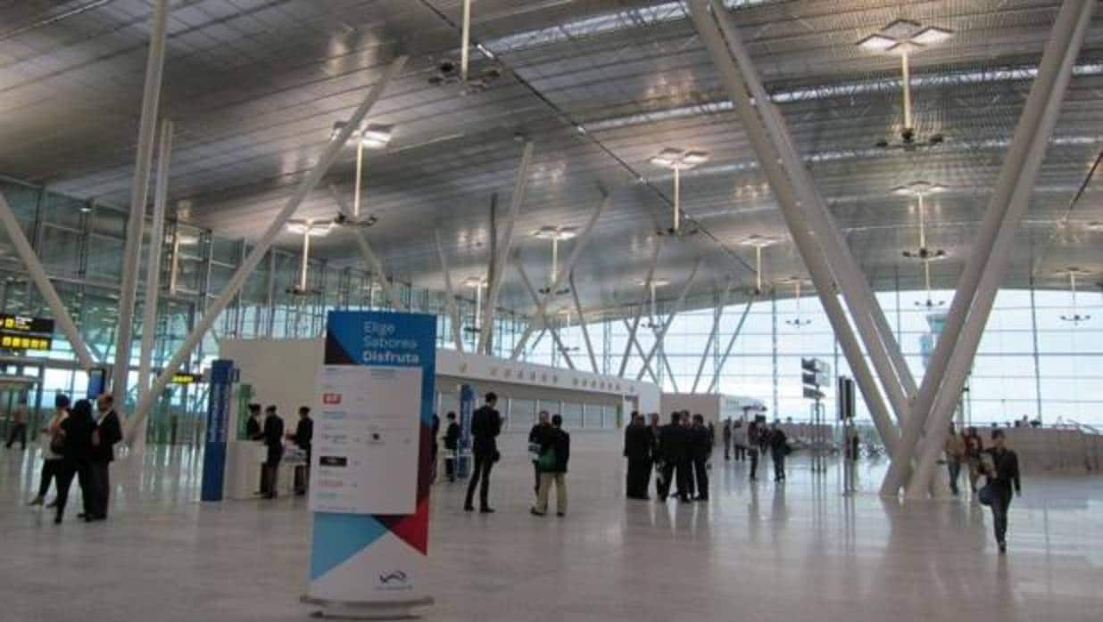 Interior del aeropuerto de Santiago