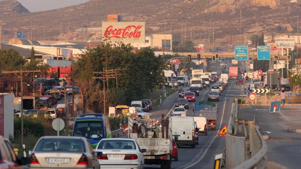 Un bebé de 3 meses y un menor resultan heridos en un accidente causado por un coche extranjero a la fuga