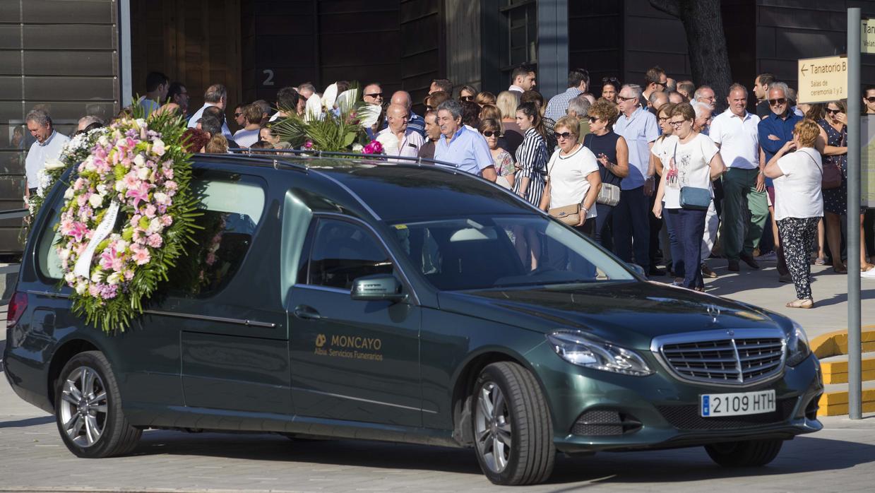 Funeral oficiado en Zaragoza por Ana María Suárez, asesinada en el atentado de Cambrils