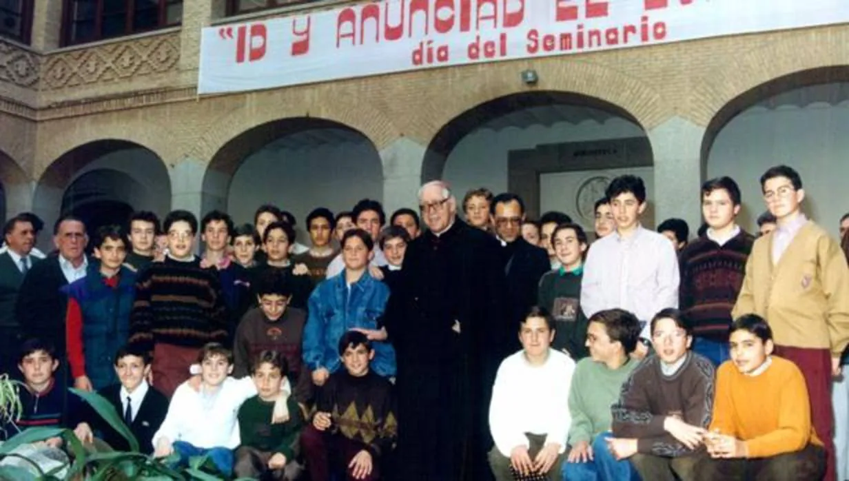 Ddn Marcelo con alumnos del Seminario Menor