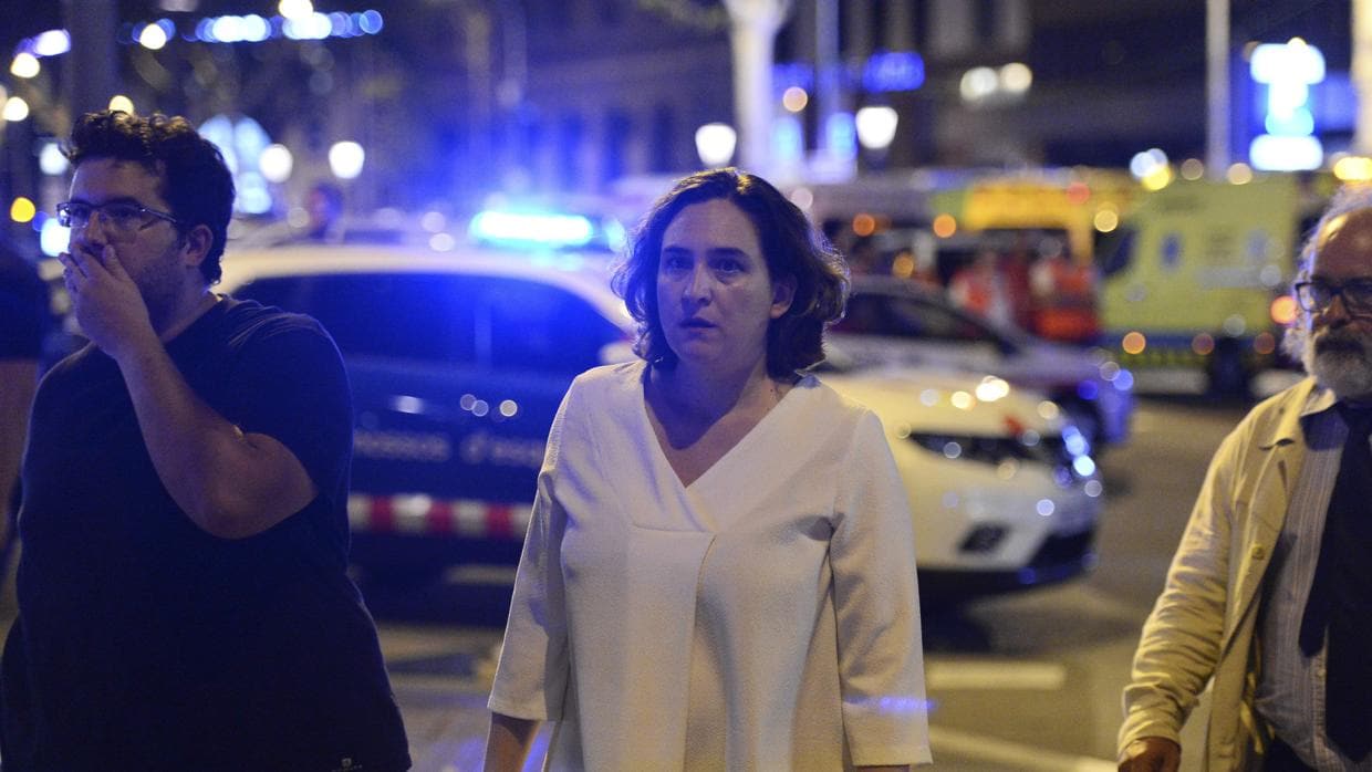 La alcaldesa de Barcelona, Ada Colau, tras el atentado