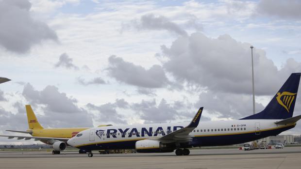 Ryanair baja las tarifas para volar a Barcelona tras los atentados