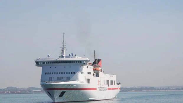 240 pasajeros afectados por una avería en la línea marítima Cádiz-Canarias
