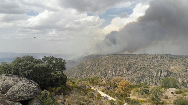 Un incendio en Fermoselle (Zamora) obliga a desalojar una residencia de ancianos