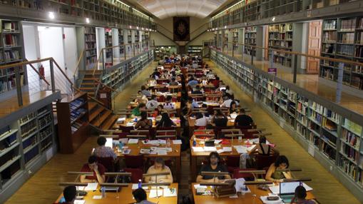 Sala de lectura de la Biblioteca de Castilla-La Mancha, en el Alcázar de Toledo