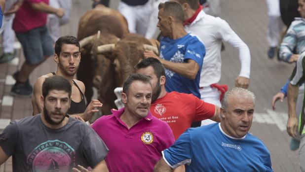 Seis heridos leves por caídas en el segundo encierro de la «Pamplona chica»