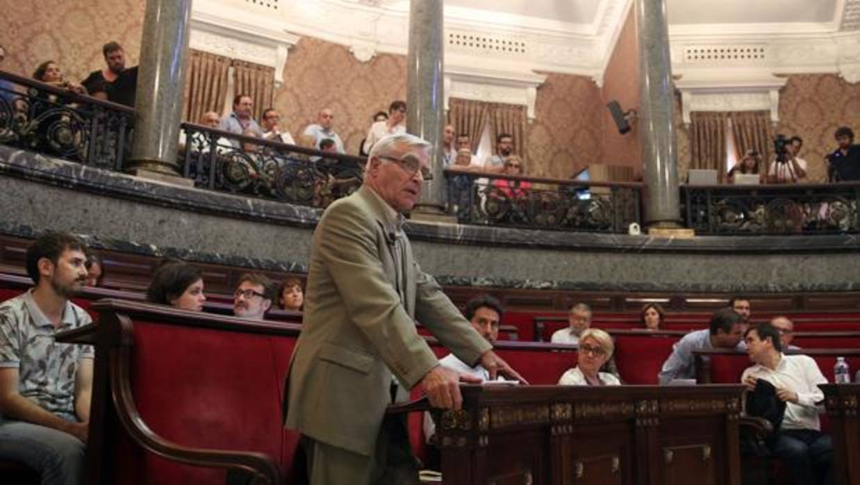 Joan Ribó, durante un pleno del Ayuntamiento de València