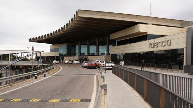 Trabajadores de los aeropuertos de Valencia y Alicante abren negociación y descartan huelga