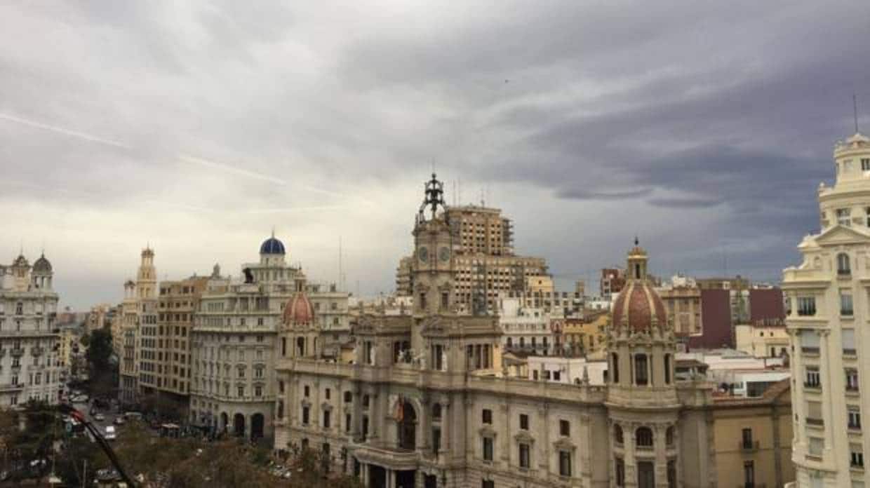 Imagen de archivo del cielo nublado en el centro de Valencia