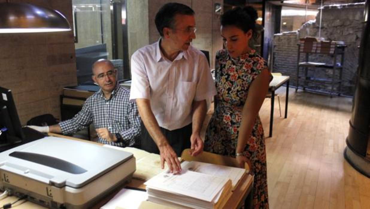 Sandoval junto a García Ruipérez en el Archivo Municipal de Toledo