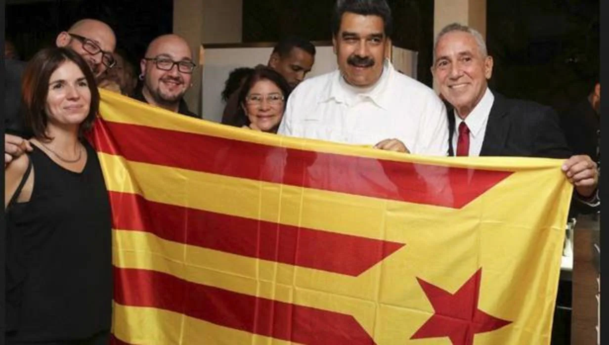 Nicolás Maduro posó con una estelada hace unso meses