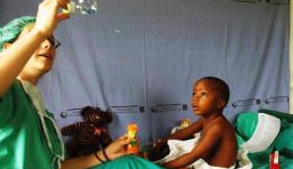 Médicos y enfermeras del Niño Jesús operan este verano a 123 niños en Guinea Ecuatorial