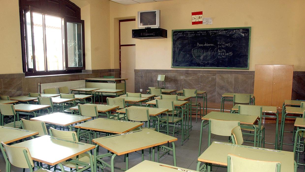 Aula vacía en un colegio público