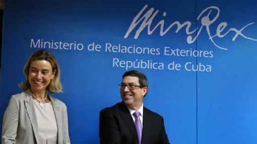 Bruno Rodríguez firma la normalización de las relaciones entre Cuba y la UE