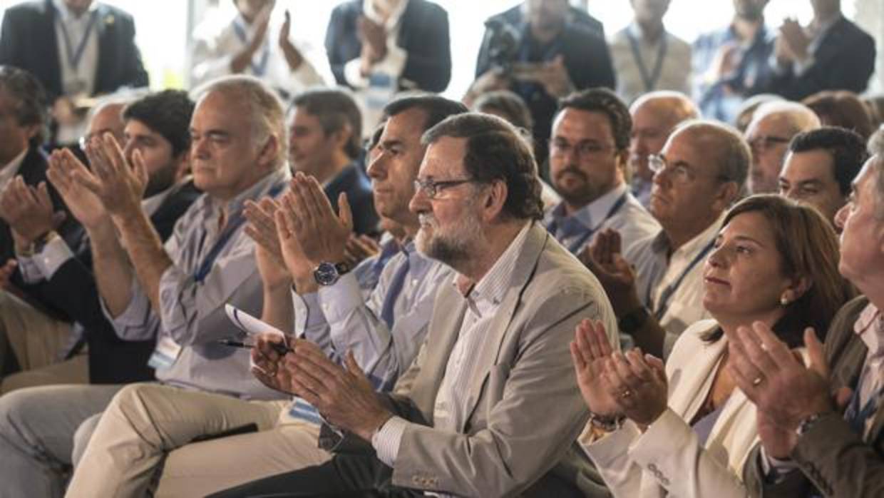 Imagen de Rajoy y Bonig en la interparlamentaria celebrada por el PP este sábado