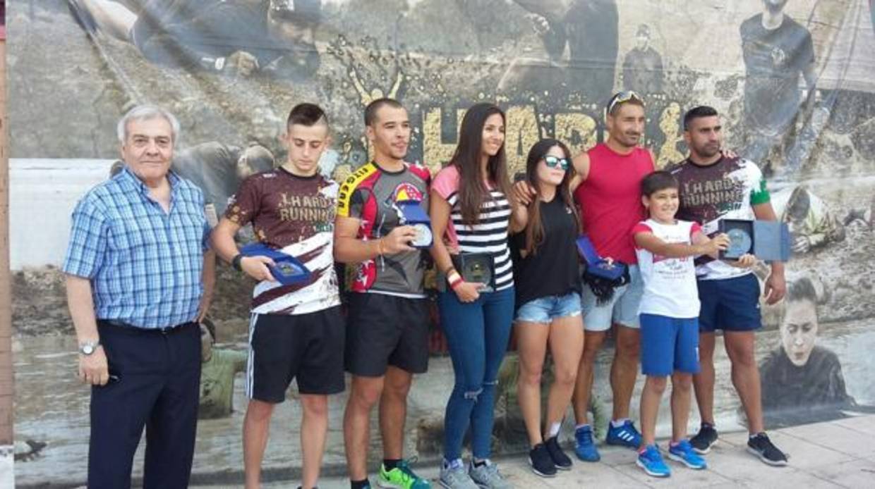 El concejal, con los protagonistas de la I Hard Running de Toledo