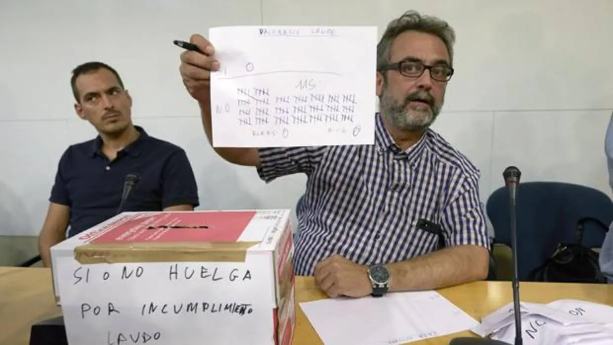 El asesor del comité de huelga de los trabajadores de Eulen del Aeropuerto de Barcelona-El Prat, Juan Carlos Giménez