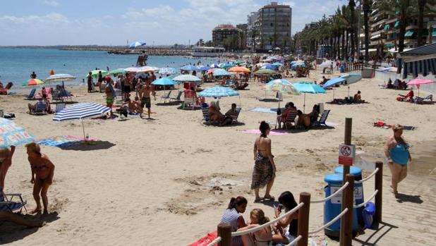 Dos mujeres evitan que un hombre se lleve a la fuerza a una niña en la calle en Torrevieja