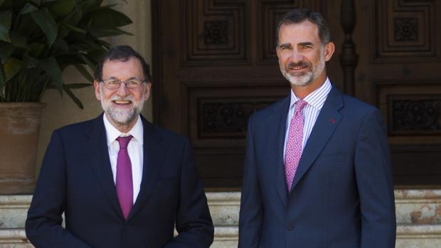 El Rey y Rajoy, en contacto permanente ante la situación en Cataluña