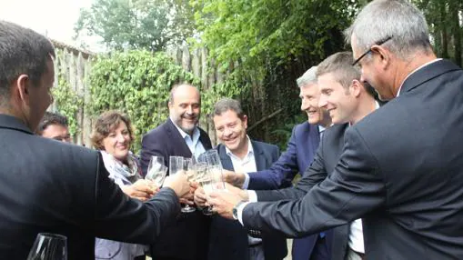 Page y De Villiers brindan en Francia por el éxito del proyecto toledano