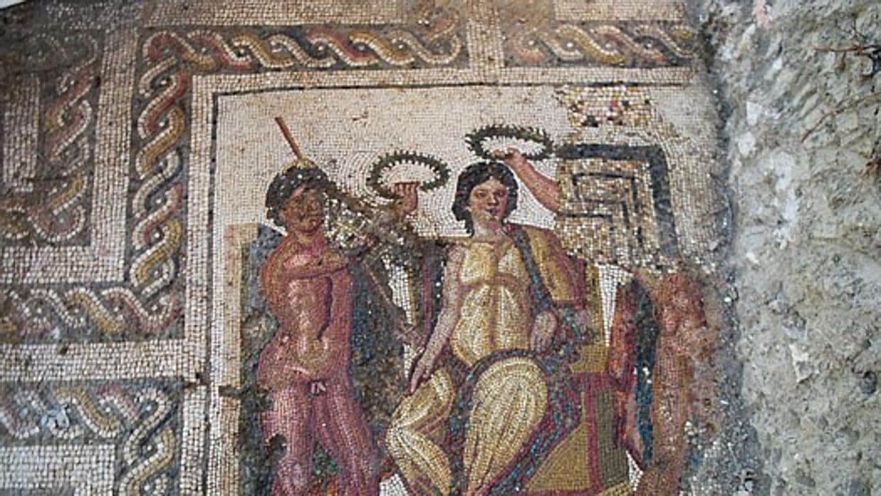 Detalle de uno de los delicados mosaicos hallados en esta antigua villa romana