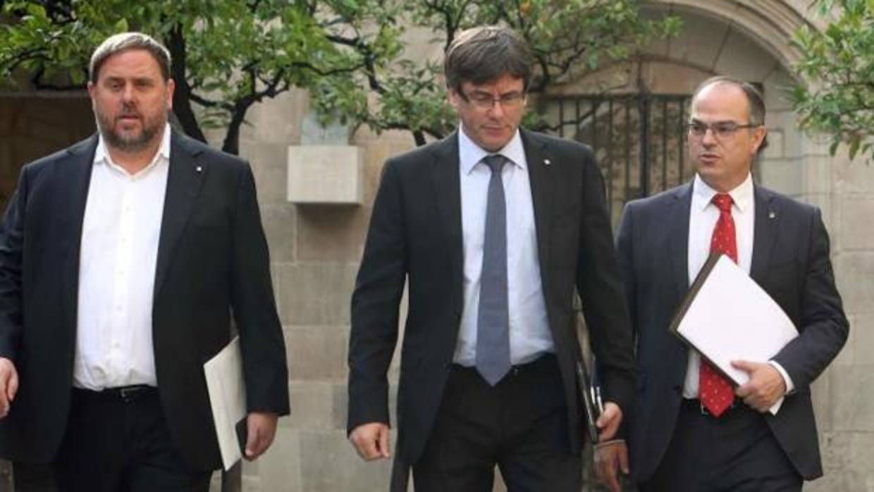 Puigdemont, Junqueras y Turull, hoy, antes de la reunión semanal de la Generalitat