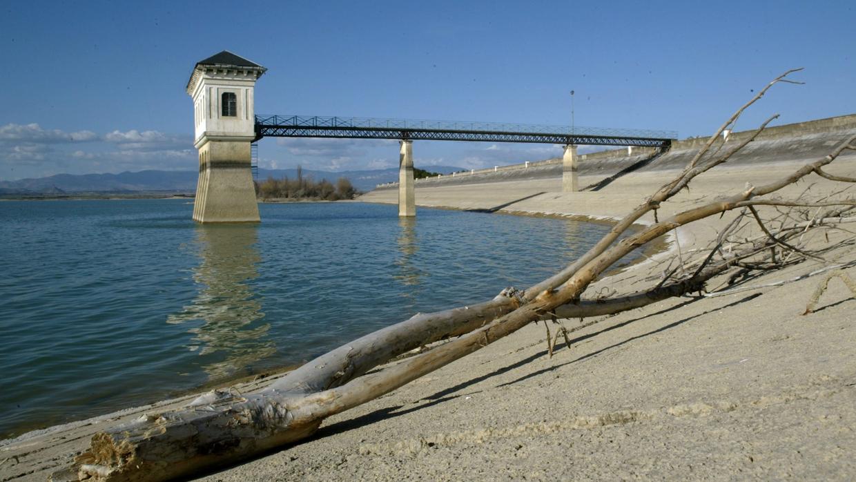 Una docena de embalses de la cuenca del Ebro están por debajo del 30% de su capacidad