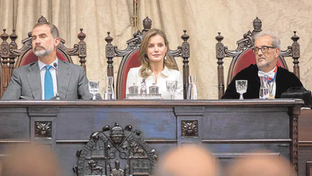 El rector de la Universidad de Salamanca, Daniel Hernández Ruipérez expresó ayer su condena ante los actos de quienes quieren separar a Cataluña del resto de España