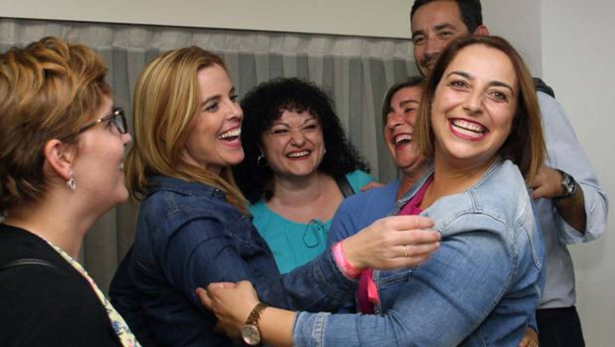 Miriam Andrés celebra con afiliados su victoria en las primarias del PSOE de Palencia