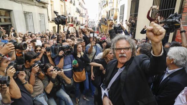 Podemos arropa el acto pro referéndum de Cataluña en Madrid