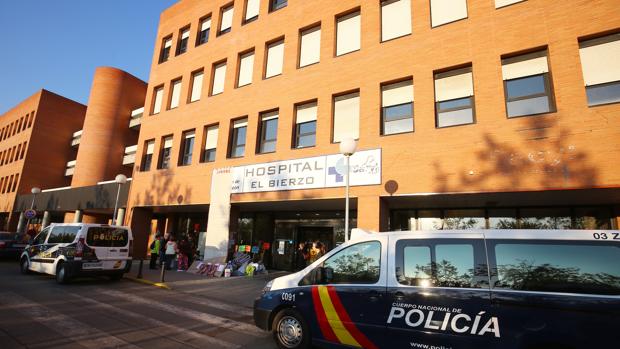 La Policía desaloja tras 58 días de protesta a los encerrados en el Hospital del Bierzo