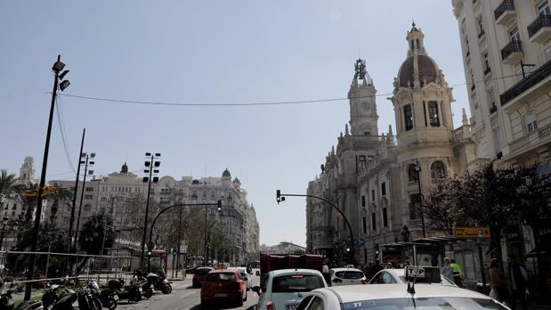 Ribó abre el proceso para reformar la plaza del Ayuntamiento de Valencia