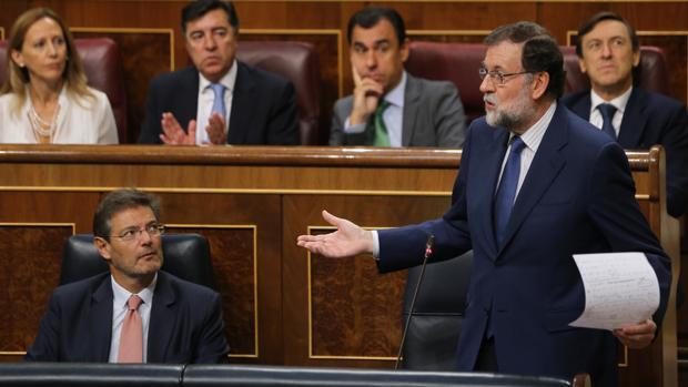 Rajoy se reúne con Rivera y Sánchez en La Moncloa para defender unidos el Estado de Derecho