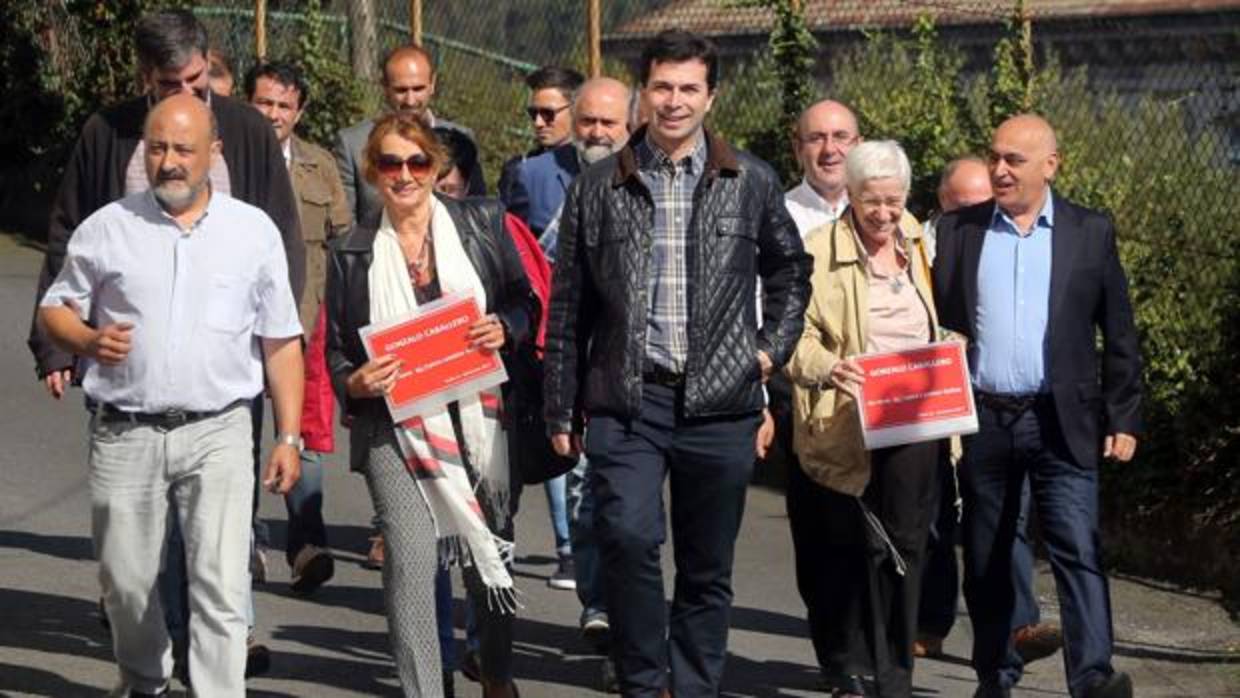 Gonzalo Caballero, ayer, la su llegada a la sede de O Pino