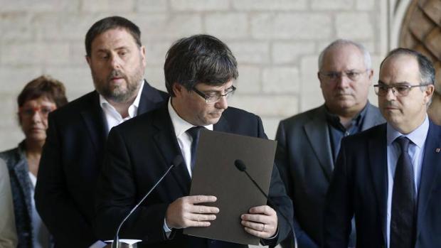 Puigdemont tira de victimismo y mantiene que habrá referéndum