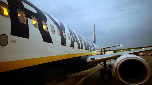 La Xunta tacha de inadmisible la supresión de 24 vuelos de Ryanair