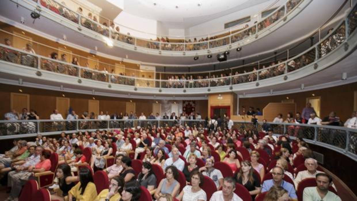 Espectadores asistentes a la inauguración de la Feria de Teatro de Ciudad Rodrigo